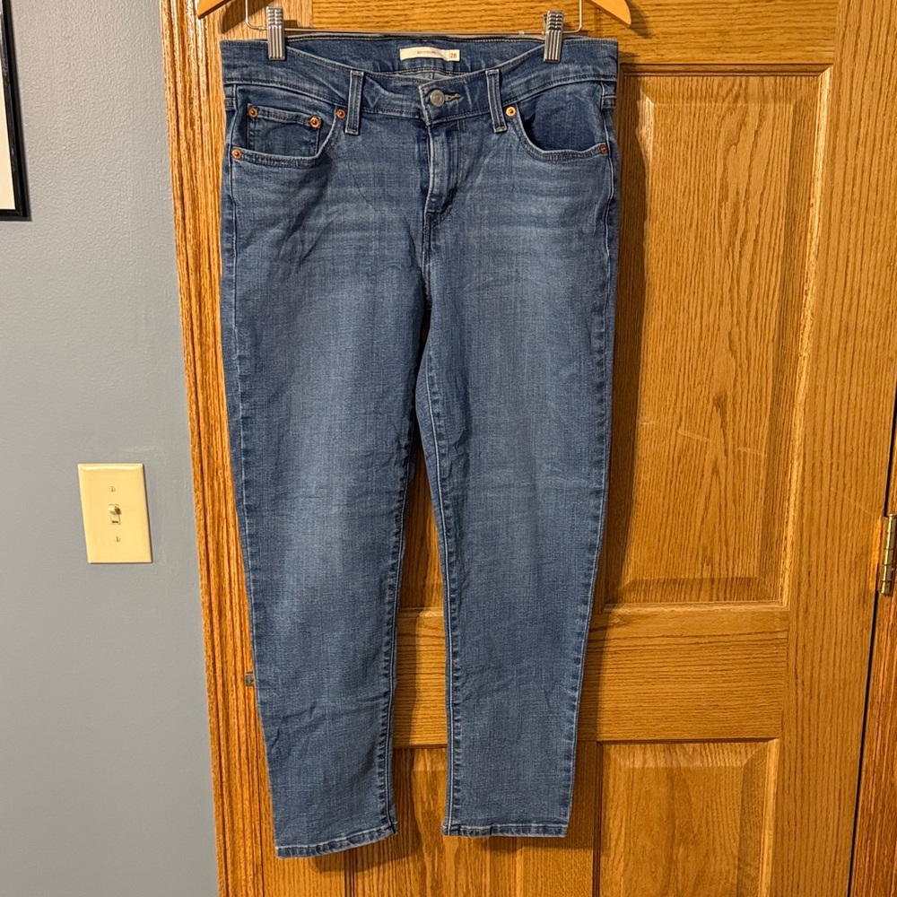 Levi's Boyfriend Straight Leg Jeans in Medium Blue Wash 28x27